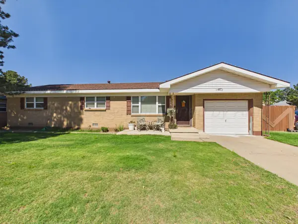 1502 S Indiana Street, Perryton, TX 79070-4421