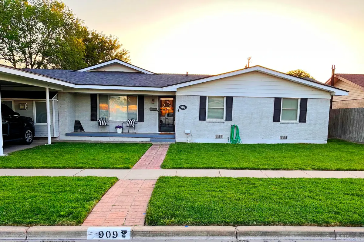 909 Michigan Street, Perryton, TX 79070-3217 - #1