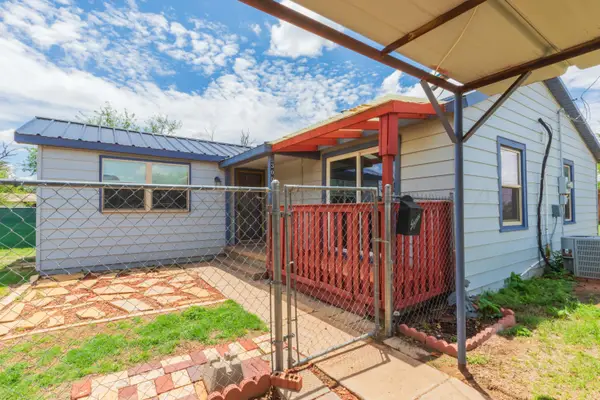 300 S Maxwell Avenue, Tulia, TX 79088