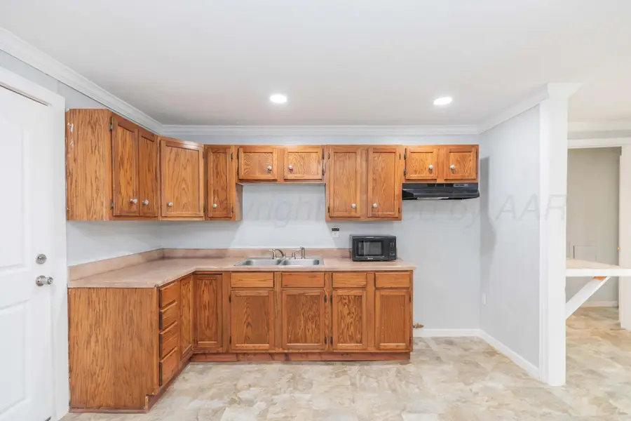 300 S Maxwell Avenue, Tulia, TX 79088 - #2