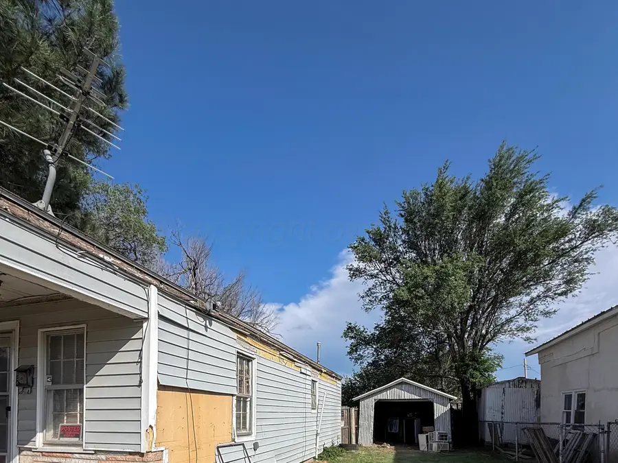 628 E Foster Avenue, Pampa, TX 79065-6608 - #2