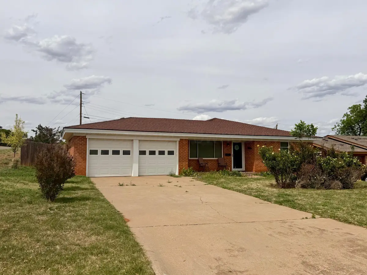 1012 Hillcrest Drive, Childress, TX 79201 - #1