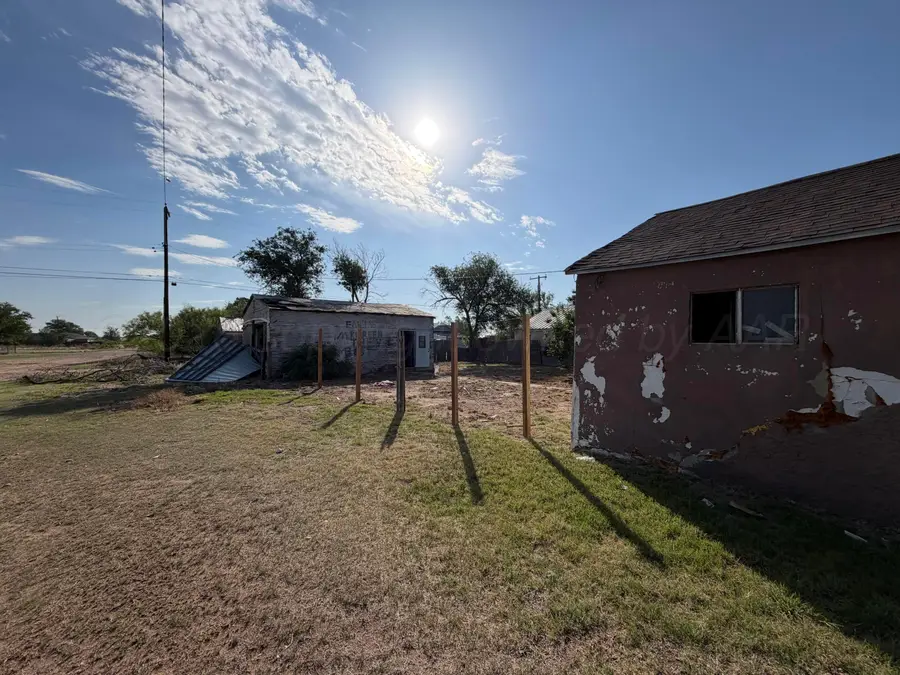 407 W Elm Street, Fritch, TX 79036 - #2