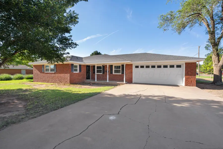 609 W Cleveland Street, Dimmitt, TX 79027 - #3