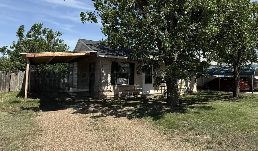 1033 S Farley Street, Pampa, TX 79065-6822 - #2
