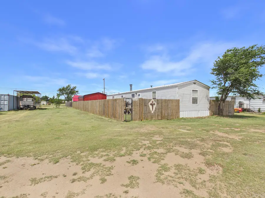 709 Ritchie Avenue, Panhandle, TX 79068-1954 - #3
