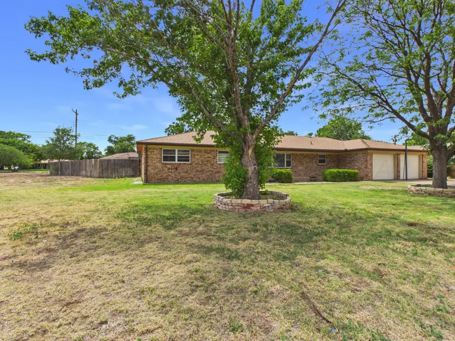 410 Mills Avenue, Dumas, TX 79029-4115 - #2