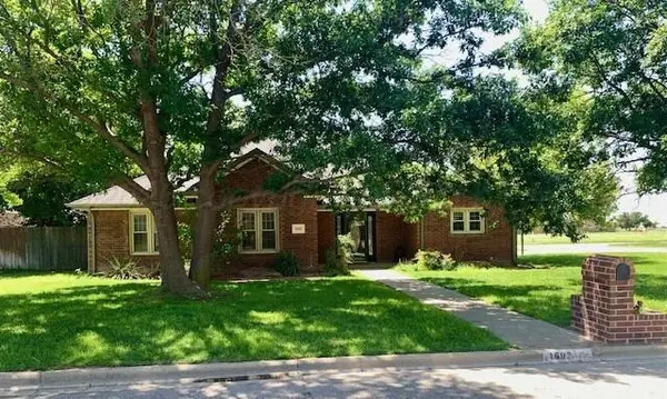 1602 Texas Street, Perryton, TX 79070
