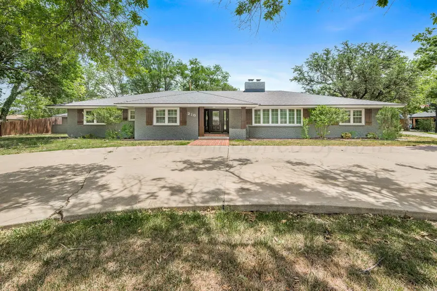 210 N Texas Avenue, Hereford, TX 79045 - #2