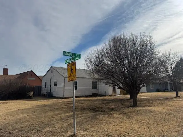410 Maple Street, Darrouzett, TX 79024 - #3