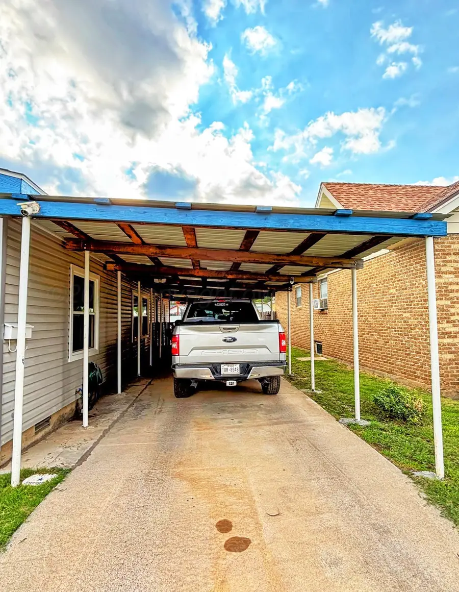 1010 S Baylor Street, Perryton, TX 79070 - #3