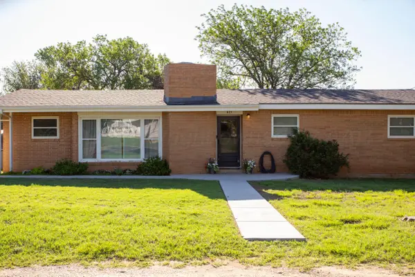 621 Mc Lean Street, Clarendon, TX 79226