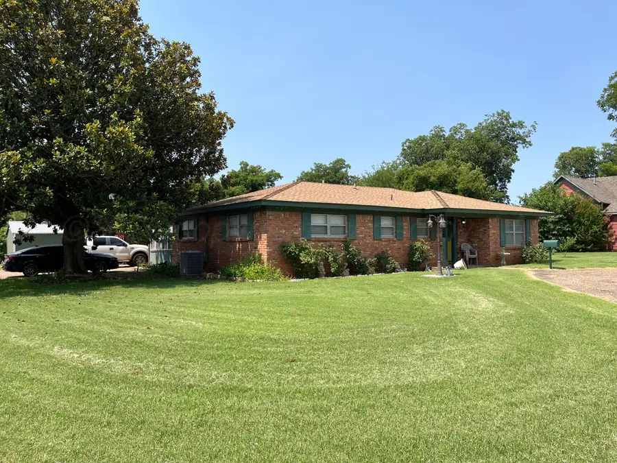 310 Avenue C, Childress, TX 79201 - #3