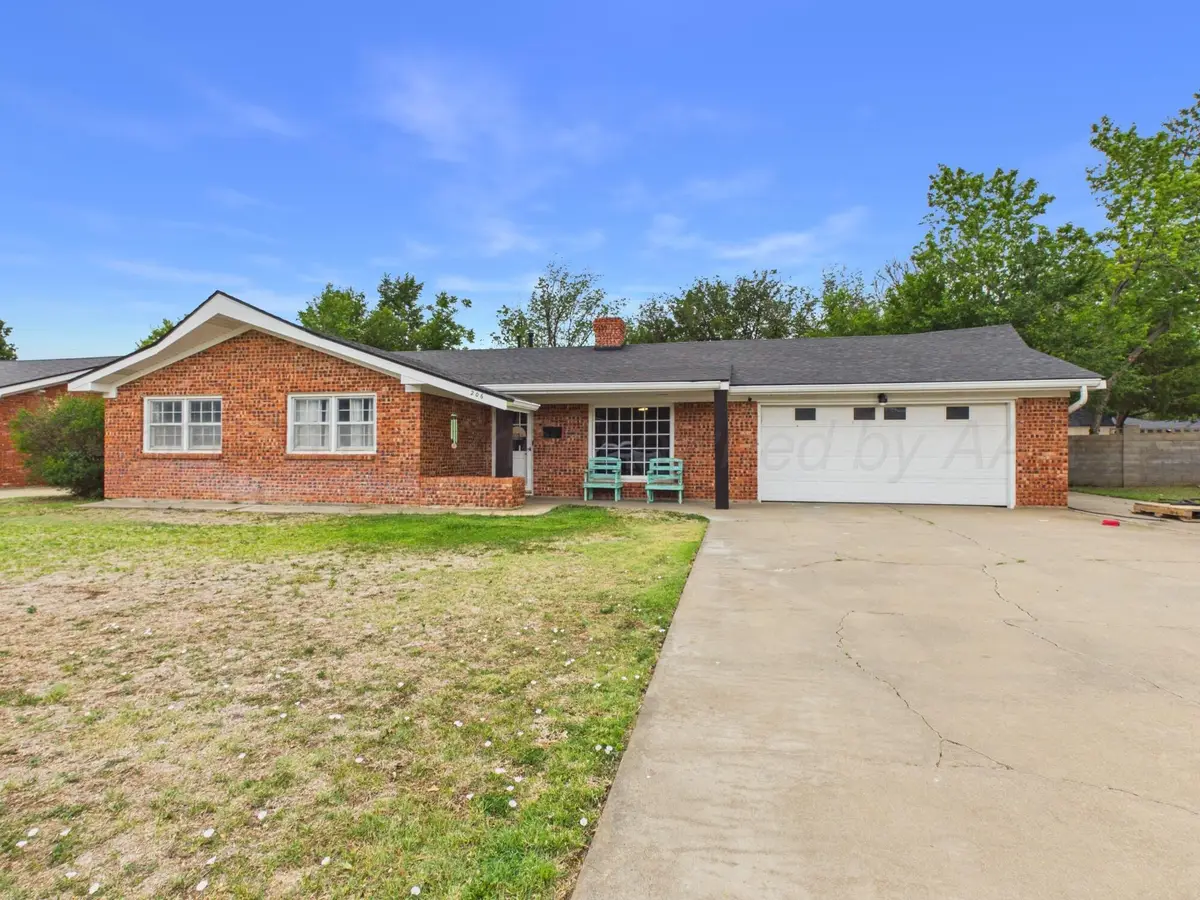 206 Mills Avenue, Dumas, TX 79029 - #1