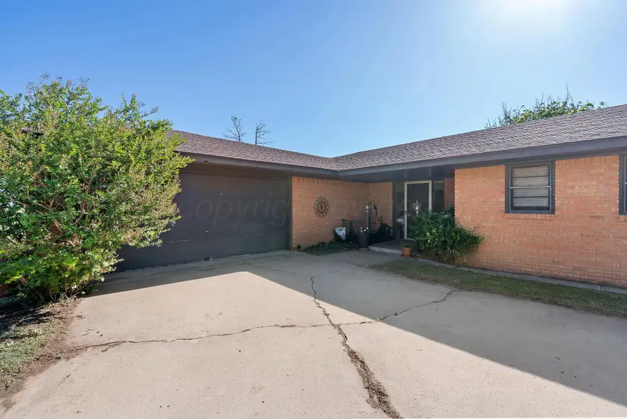 400 N Floyd Avenue, Happy, TX 79042 - #3