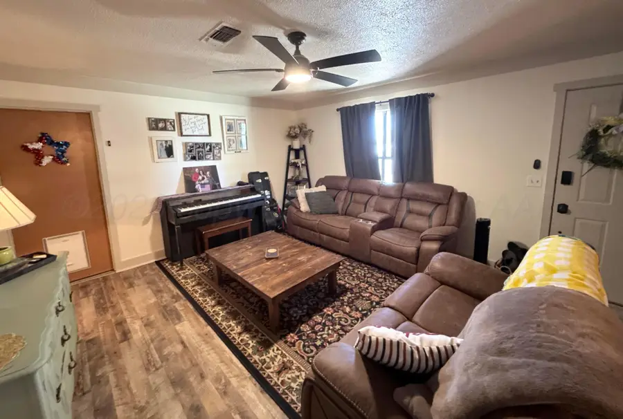 605 Groom Avenue, Panhandle, TX 79068-1943 - #3