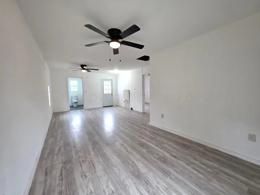 417 S Pitts Street, Pampa, TX 79065-7633 - #2