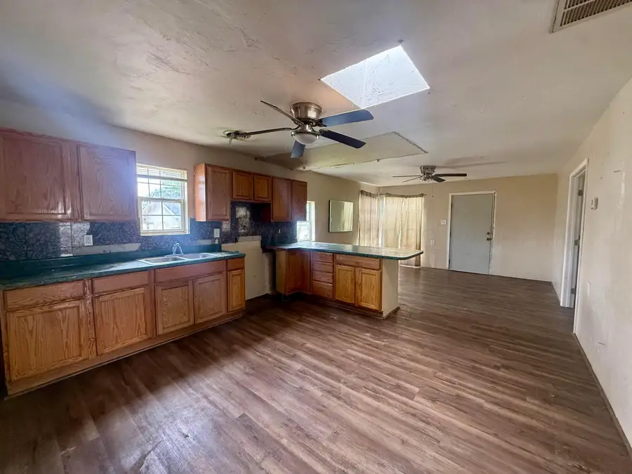 310 Greenough Avenue, Stinnett, TX 79083 - #3