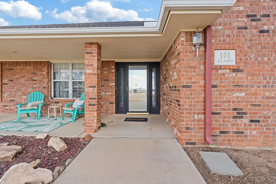 101 Alamo Street, Claude, TX 79019 - Image #2