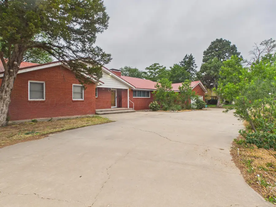 123 Amherst Avenue, Dumas, TX 79029-3319 - #2