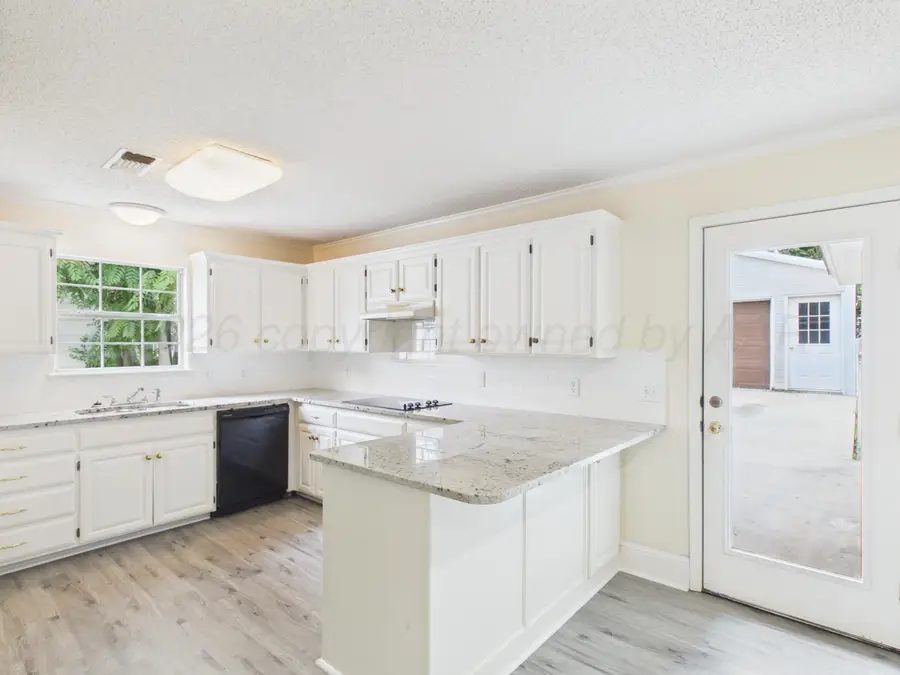 202 Hickory Street, Borger, TX 79007 - #2