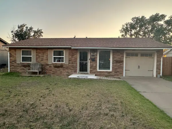 1424 S Twichell Avenue, Dumas, TX 79029-5408
