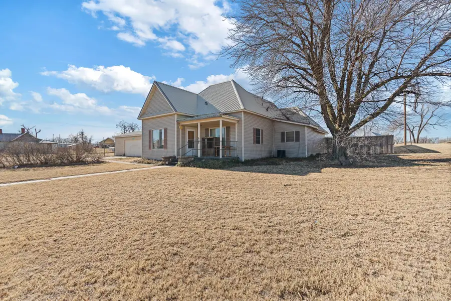 604 E 4th Street, Clarendon, TX 79226 - #2