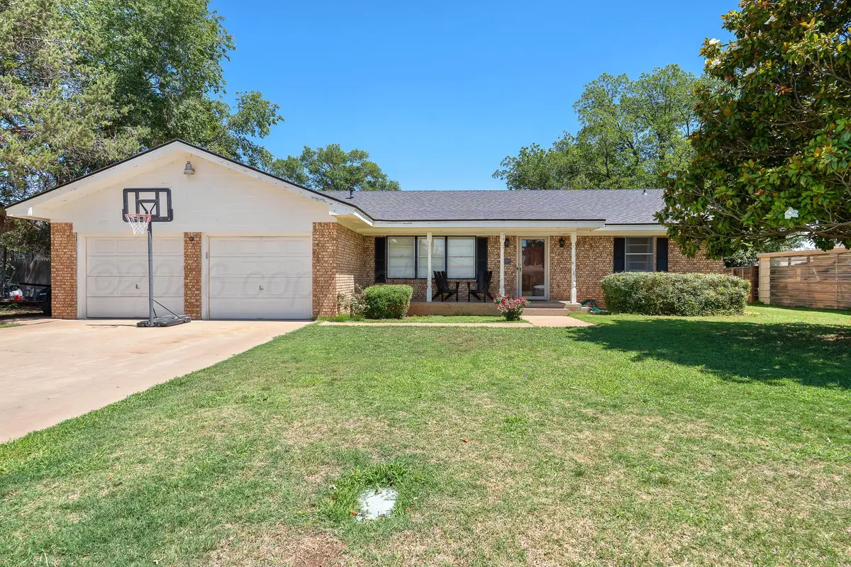 710 W Maple Street, Dimmitt, TX 79027 - #1
