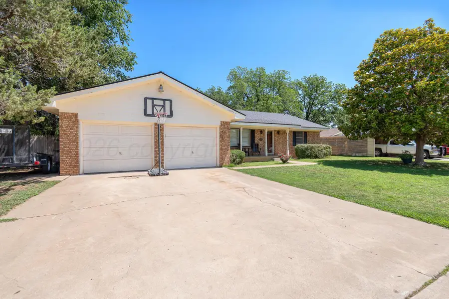 710 W Maple Street, Dimmitt, TX 79027 - #2