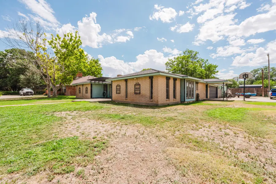 219 Bailey Avenue, Dumas, TX 79029 - #2