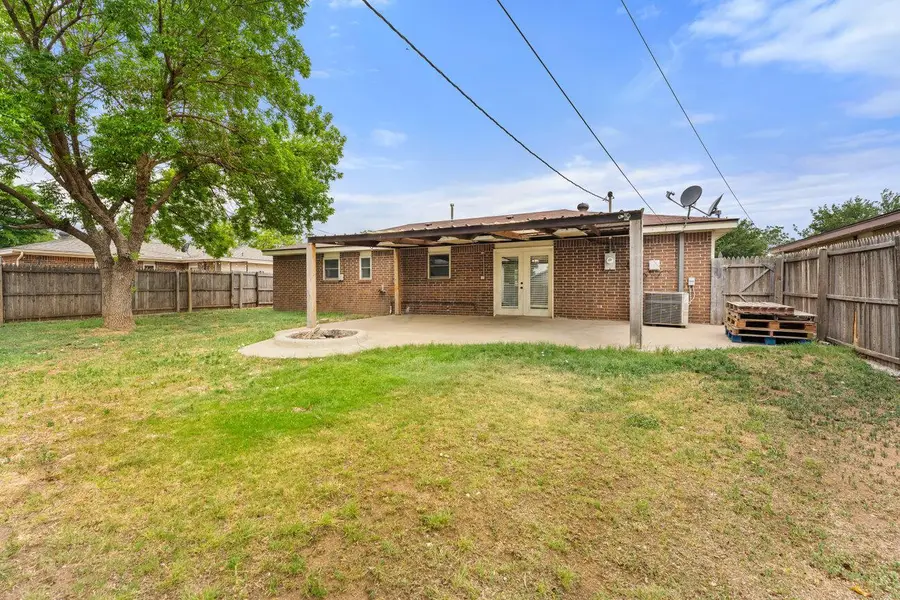 612 Pine Avenue, Dumas, TX 79029-2610 - #2