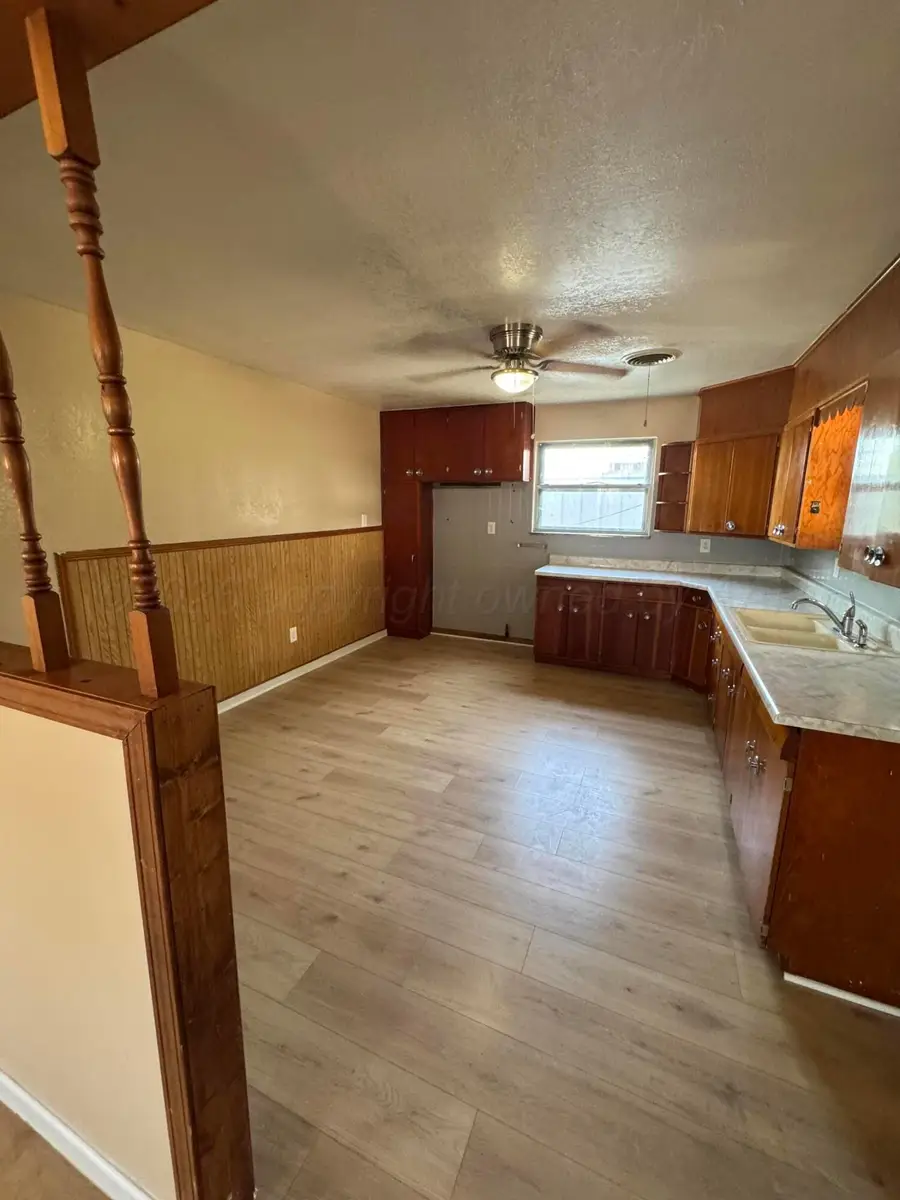 300 Avenue N, Sunray, TX 79086-1511 - #2