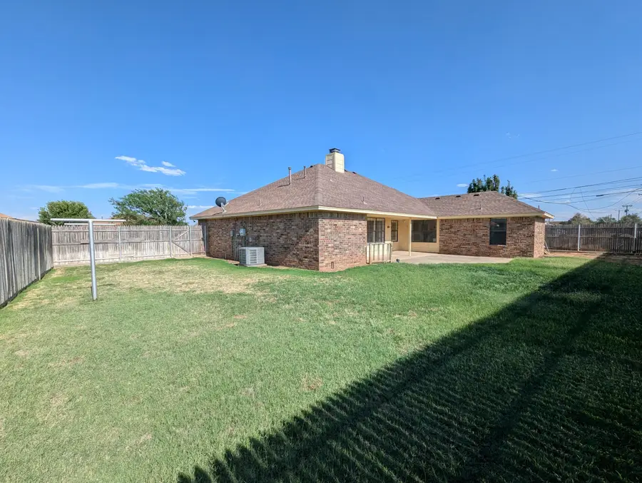 1101 Springfield Avenue, Friona, TX 79035 - #2