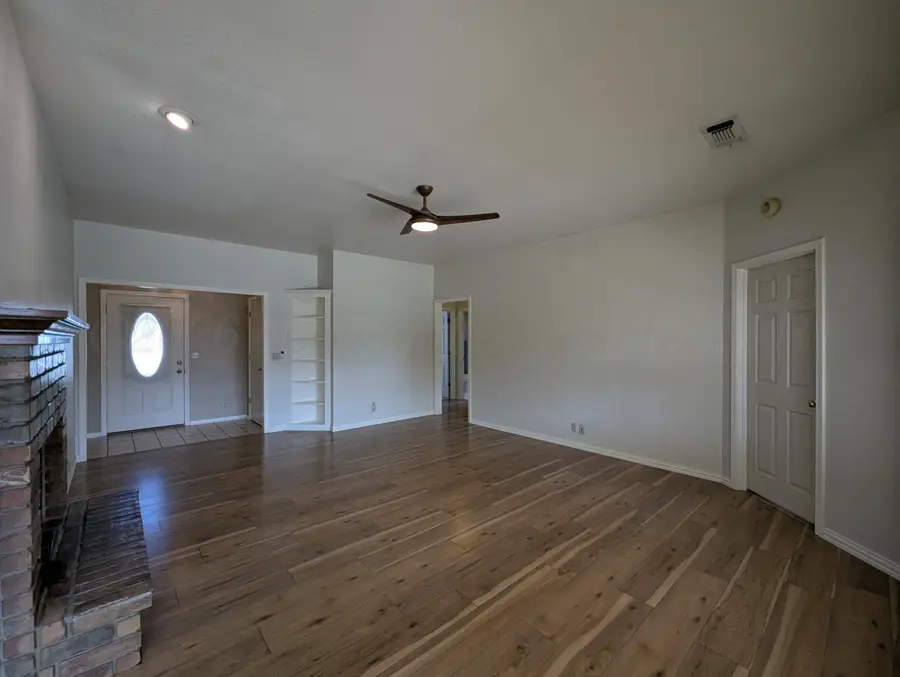 1101 Springfield Avenue, Friona, TX 79035 - #3