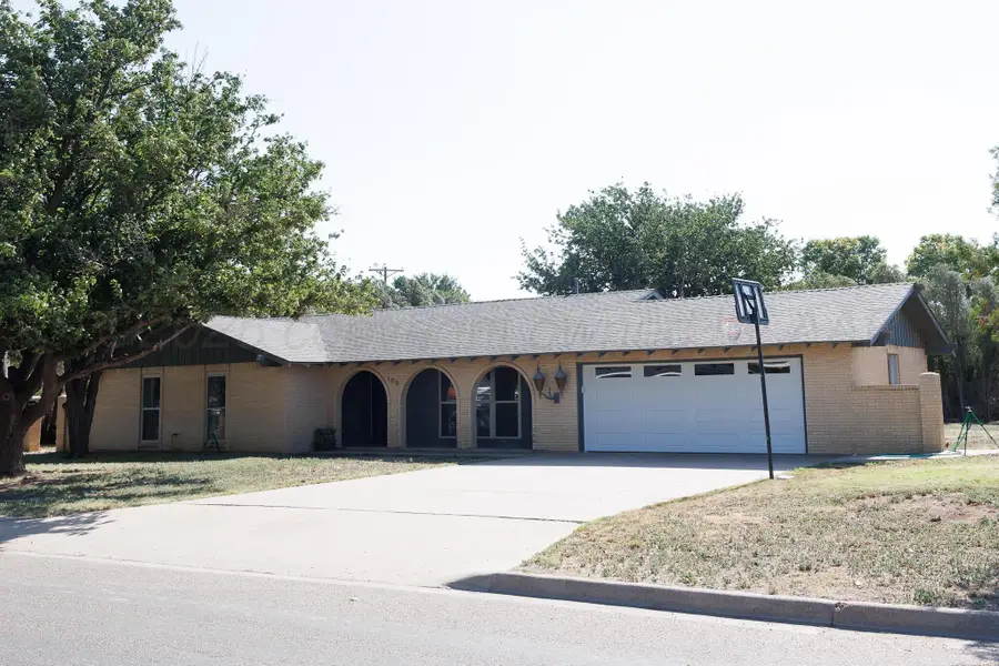 100 Dallam Avenue, Dumas, TX 79029-3518 - #2