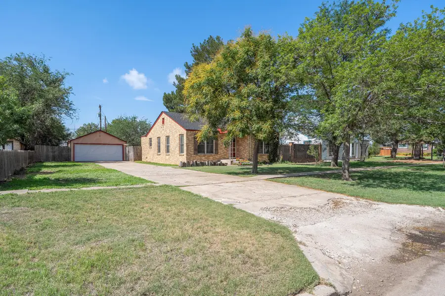 1704 7th Avenue, Canyon, TX 79015 - #2