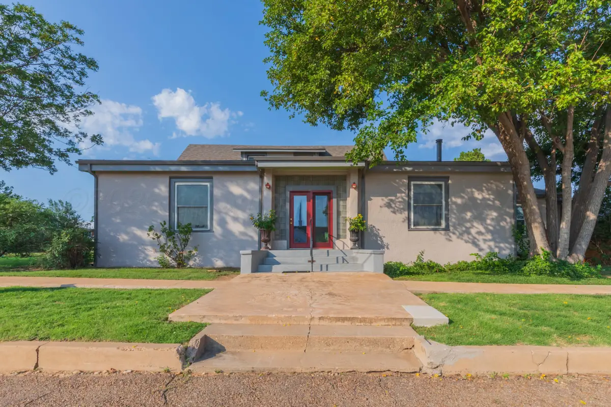 216 E 4th Street, Clarendon, TX 79226 - #1