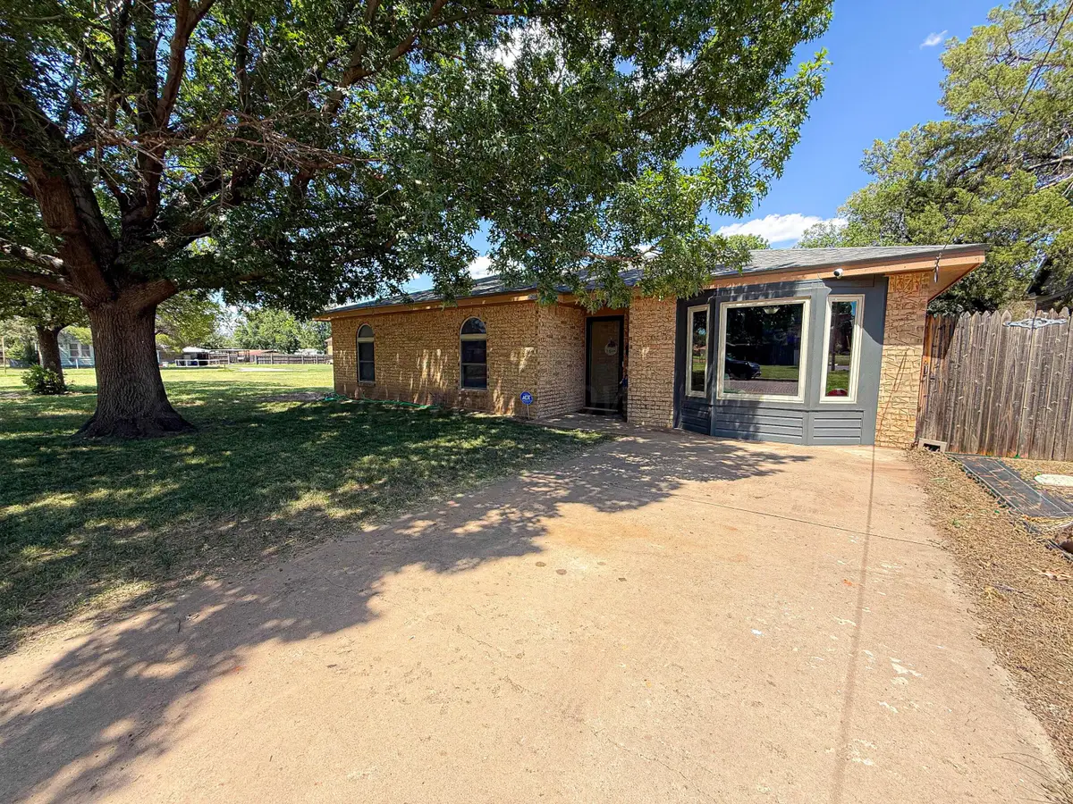 218 N 10th Street, Memphis, TX 79245 - #1