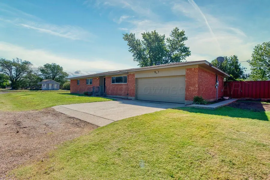 501 W Lasalle Street, Fritch, TX 79036 - #3