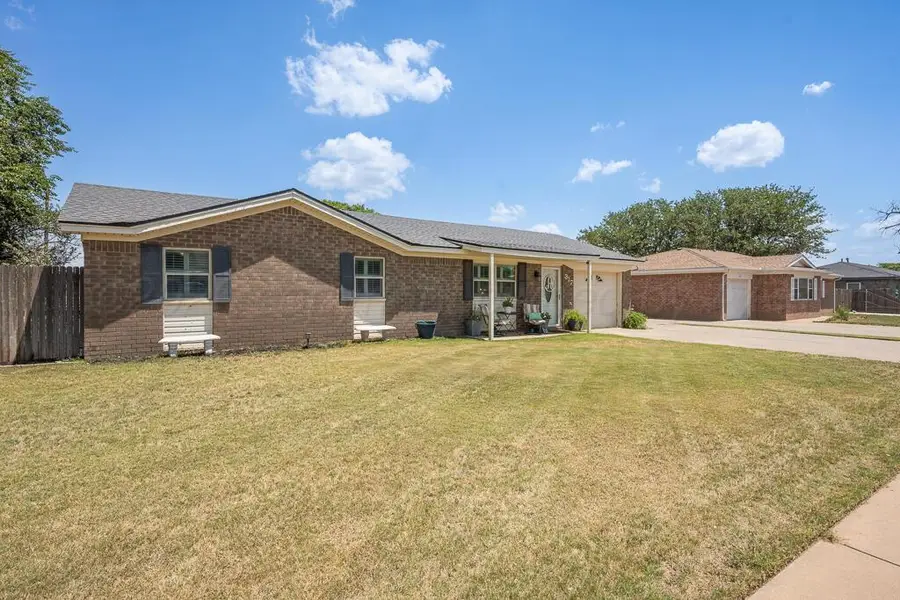 317 16th Street, Hereford, TX 79045 - #2