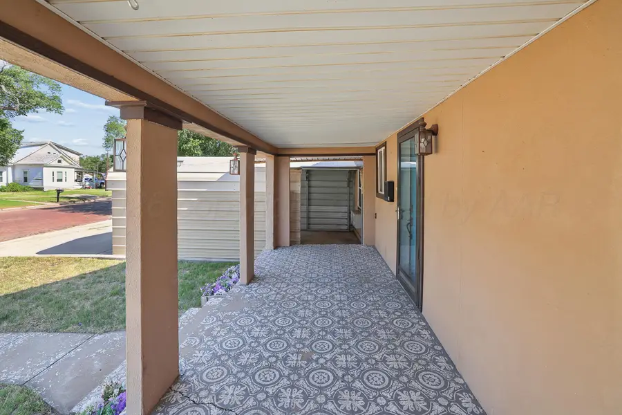 915 Rock Island Avenue, Dalhart, TX 79022 - #3