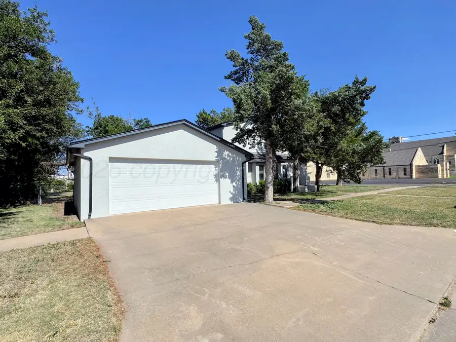 221 S Baylor Street, Perryton, TX 79070-2531 - #2