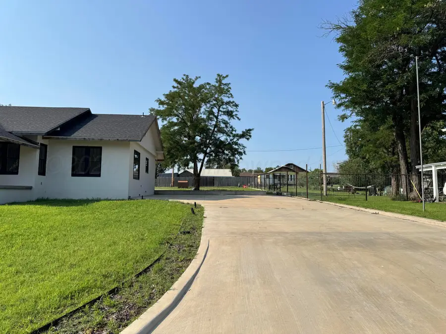 906 E Cheyenne Avenue, Canadian, TX 79014 - #2
