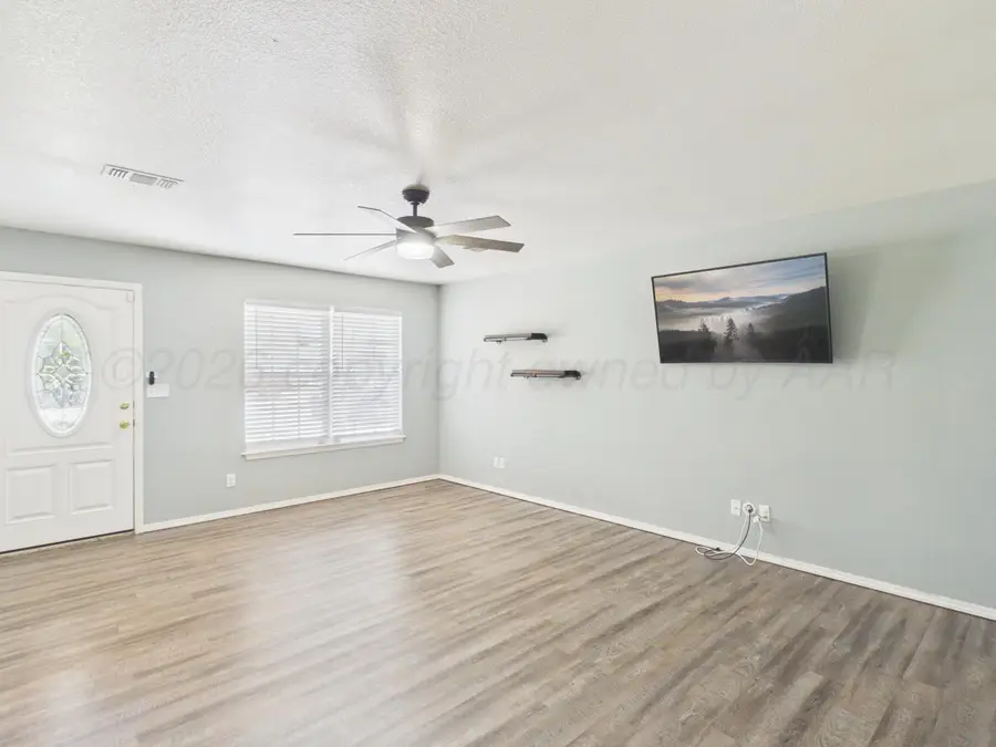 1016 E Avenue P, Sunray, TX 79086-2002 - #3