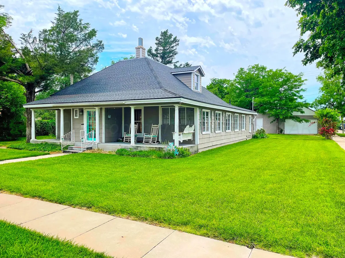 302 S Baylor Street, Perryton, TX 79070 - #1