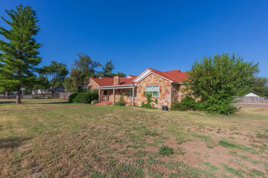 304 S Endicott Street, Spearman, TX 79081 - #2