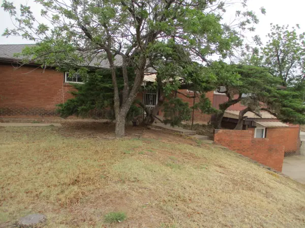 1200 E Harvester Avenue, Pampa, TX 79065-5016