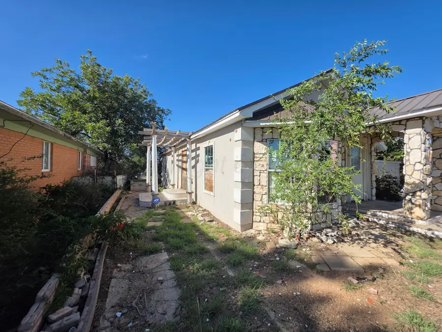 1303 NW 12th Avenue, Amarillo, TX 79107-1700 - #2