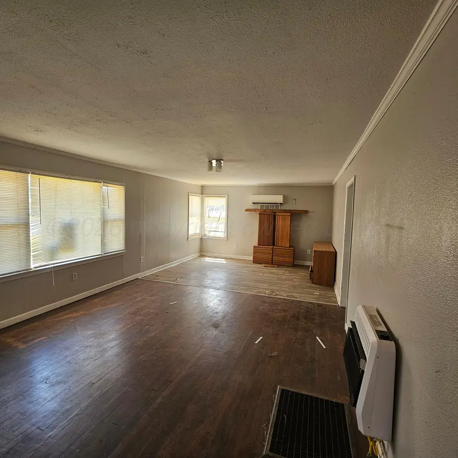 604 NW 6th Street, Tulia, TX 79088 - #3