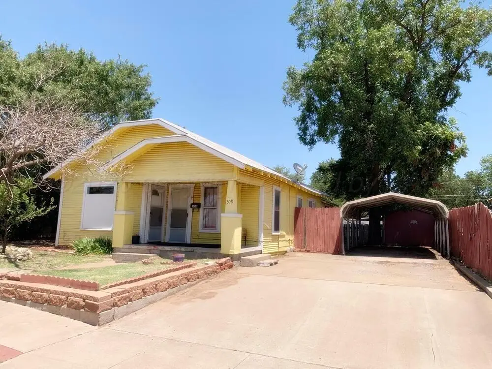 308 Ave F Nw, Childress, TX 79201 - #1
